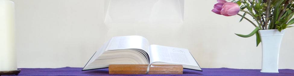 Bild Bibel auf unserem Altar