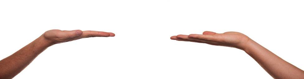 Bild zwei flachgehaltene Handflächen